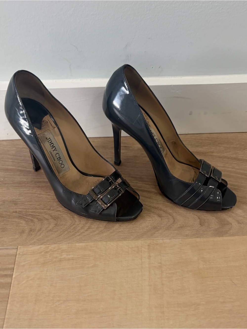 Vintage Jimmy Choo Gray Patent Leather Double Buckle Peep Toe Heels 35.5